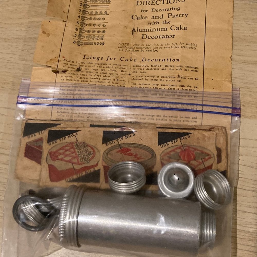 Aluminum Vintage Cake Decorating Set